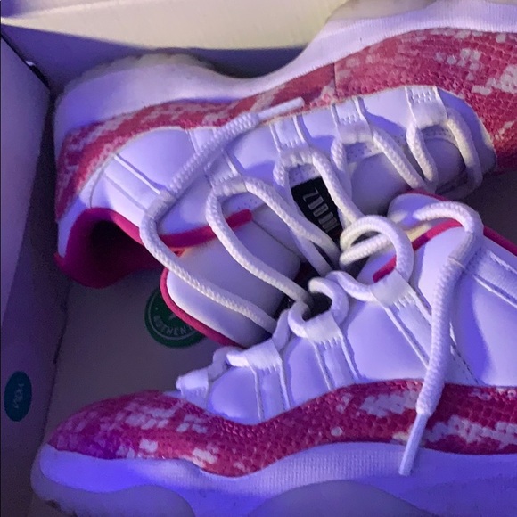 Air Jordan 11 Retro Low - Picture 5 of 6